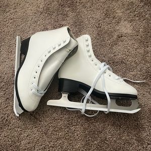 *NEW* White American Ice Skates - never worn